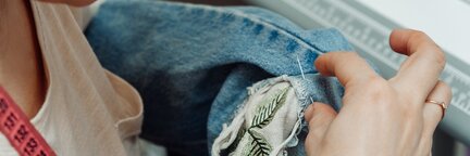 sichtbare Reparatur einer Hose