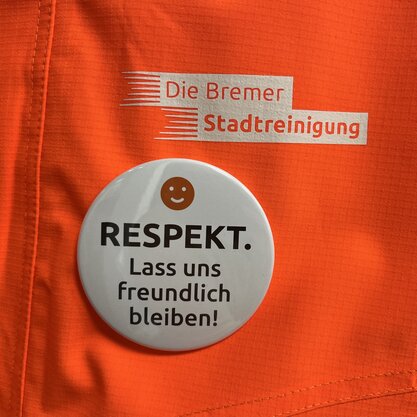 Respekt-Badge an einer Arbeitsjacke